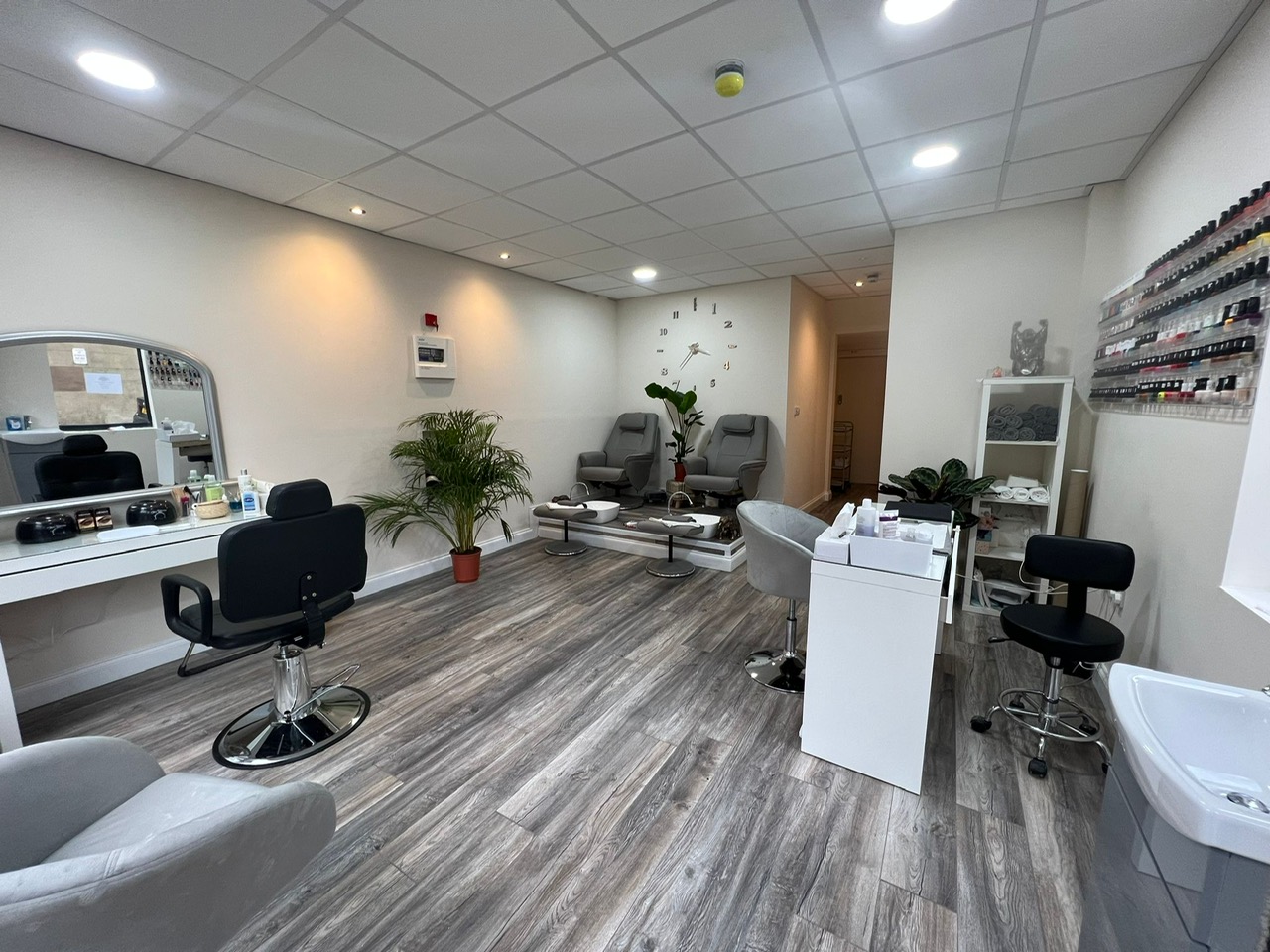 Nikee's Beauty Bar Salon